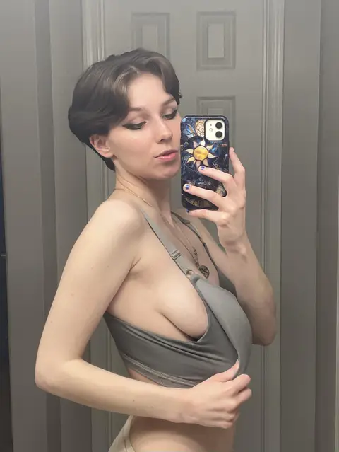 A little sideboob this morning