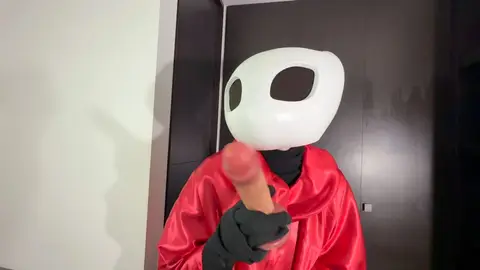 Hornet cosplayer gets horny