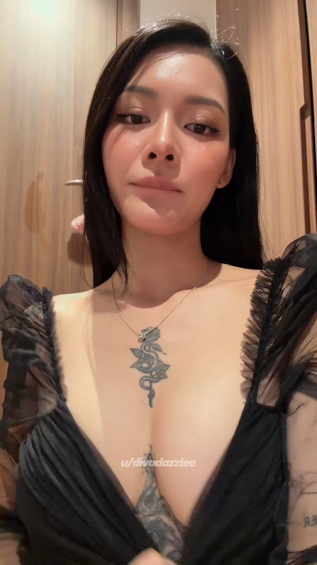 goth doll revealing her tits