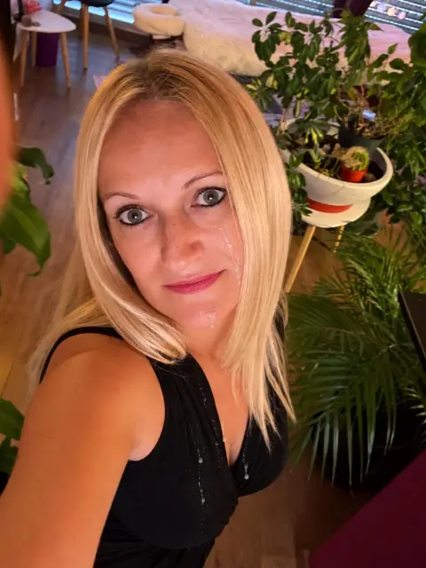 Hi! I’m Andreea, a French married cum whore. I’m glad to be here, hope you enjoy my pics !