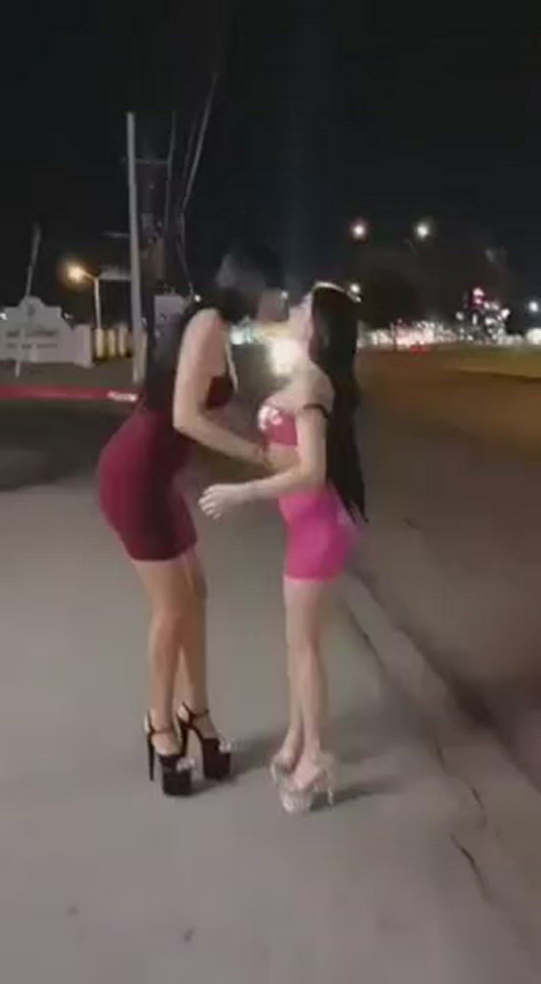 Exhibitionism is sooo hot