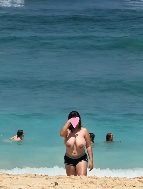 Going topless at the public beach ☺️