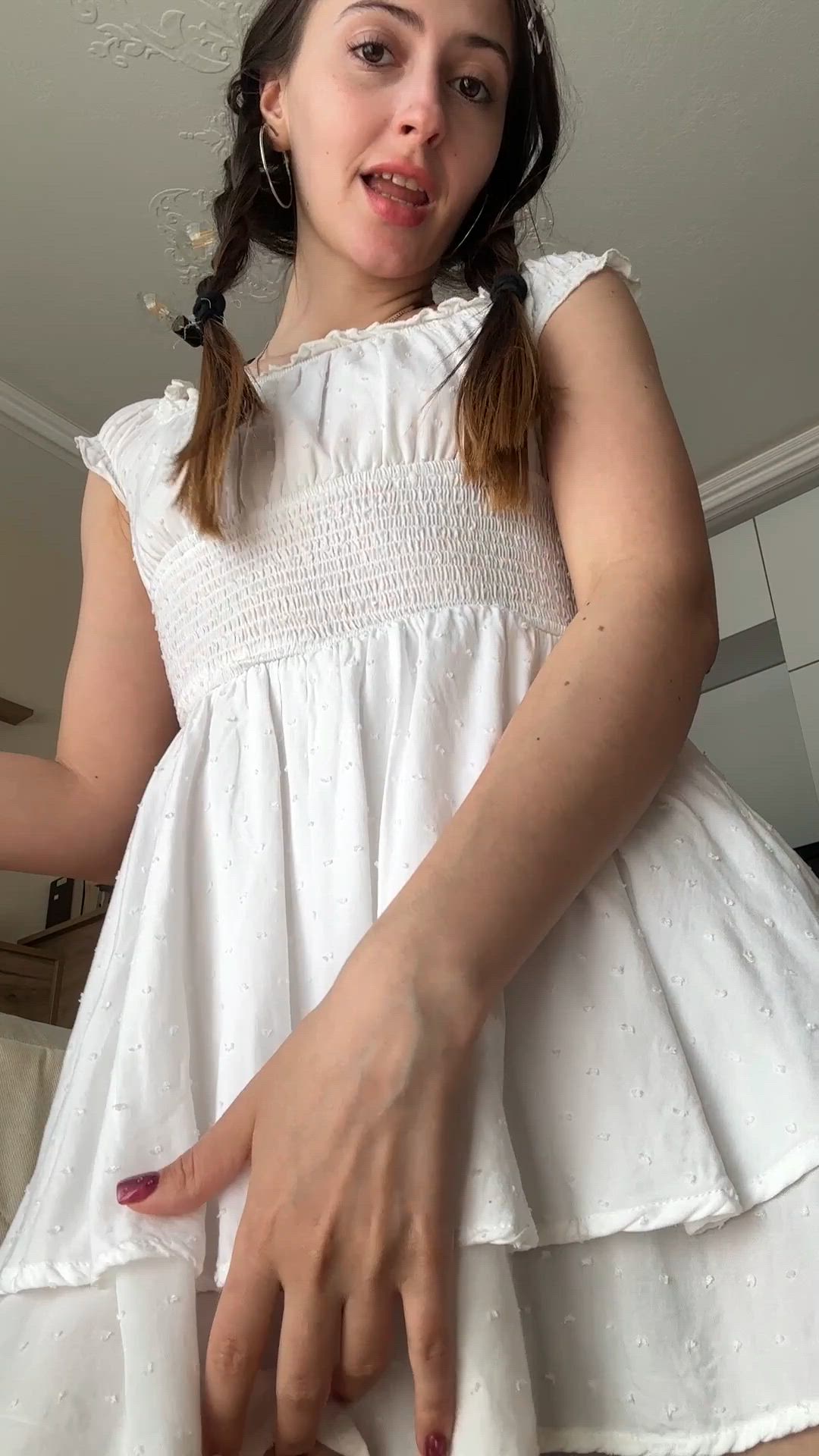 Wld you eat my pussy if we became roommates? Type YES or NO